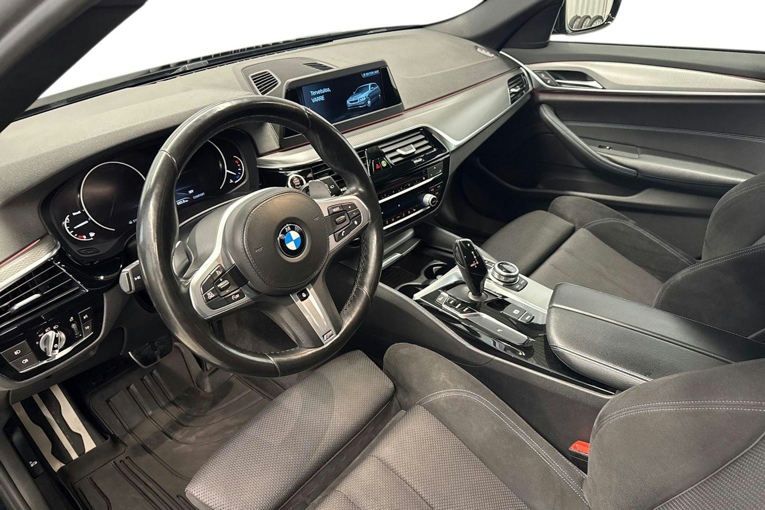 musta BMW 520 2018 kuva 7.