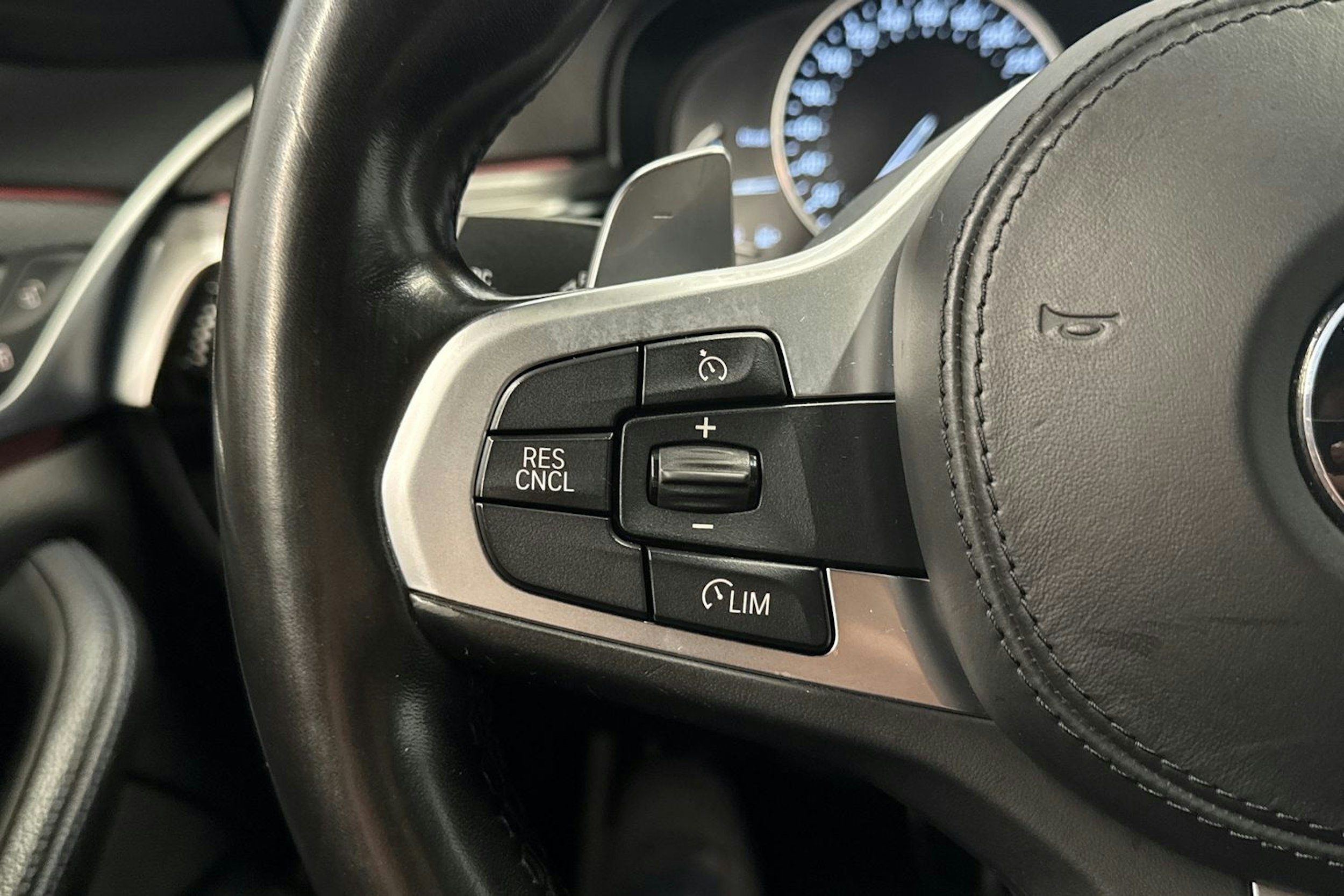 musta BMW 520 2018 kuva 15.