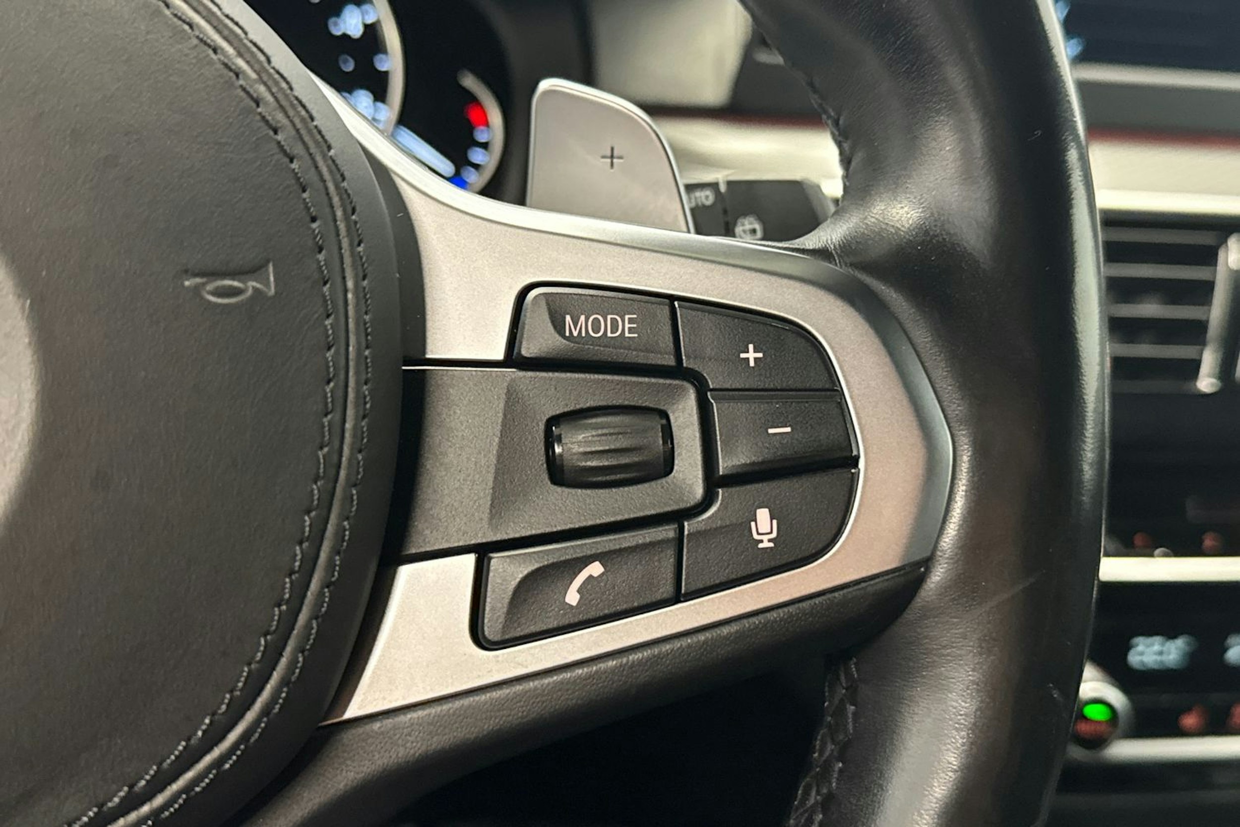 musta BMW 520 2018 kuva 16.