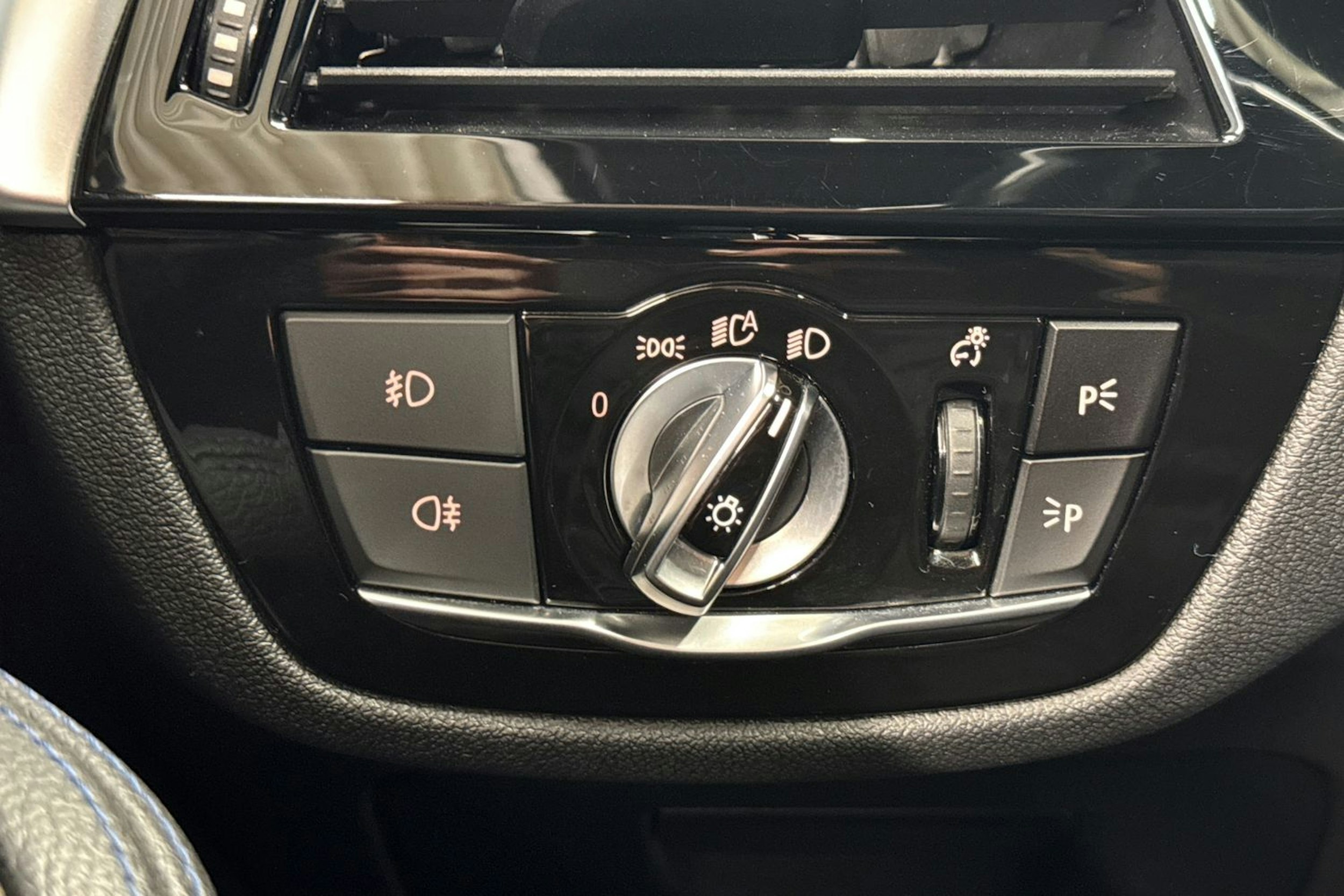 musta BMW 520 2018 kuva 17.