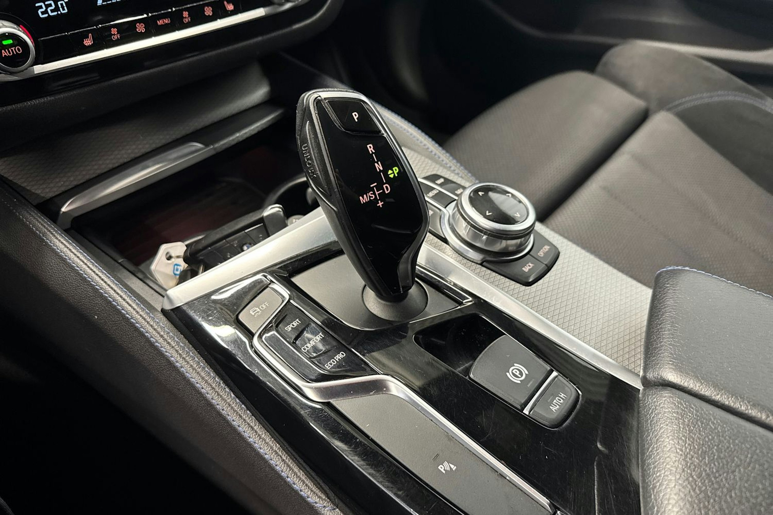 musta BMW 520 2018 kuva 20.