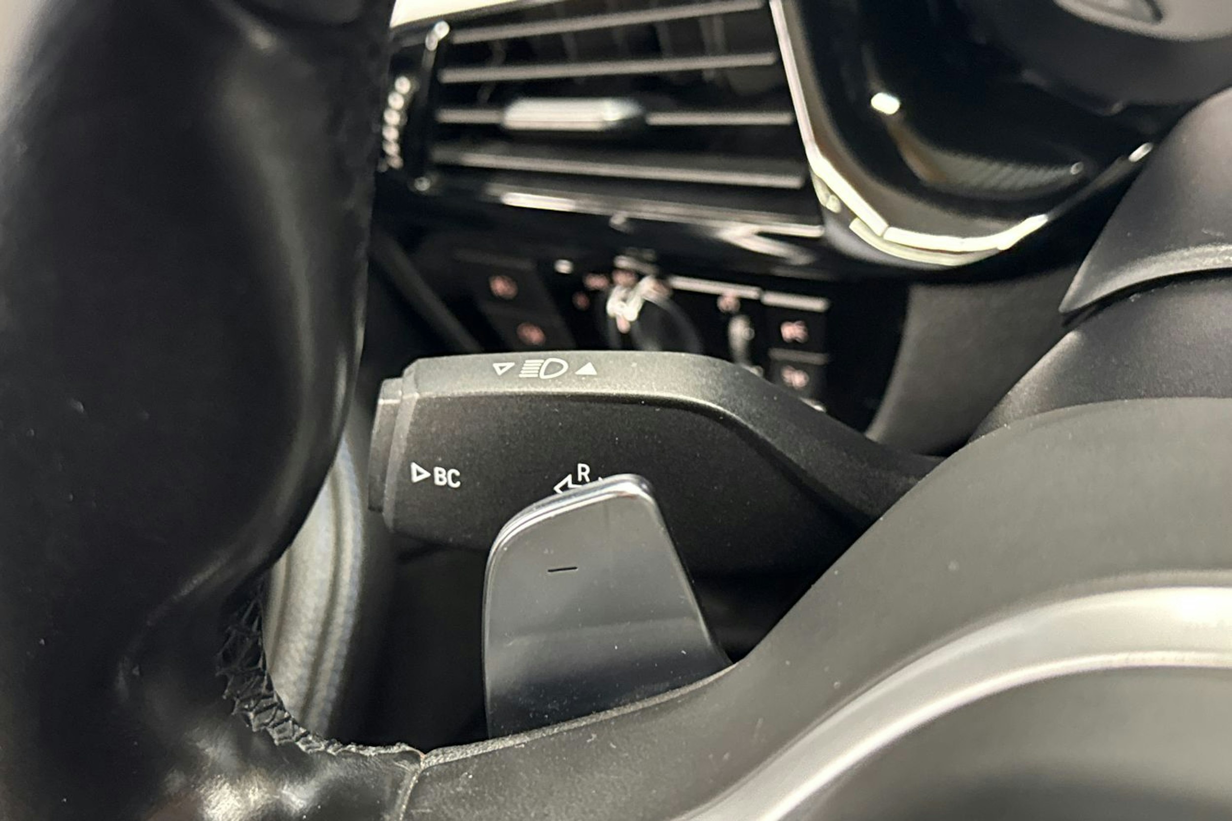 musta BMW 520 2018 kuva 22.