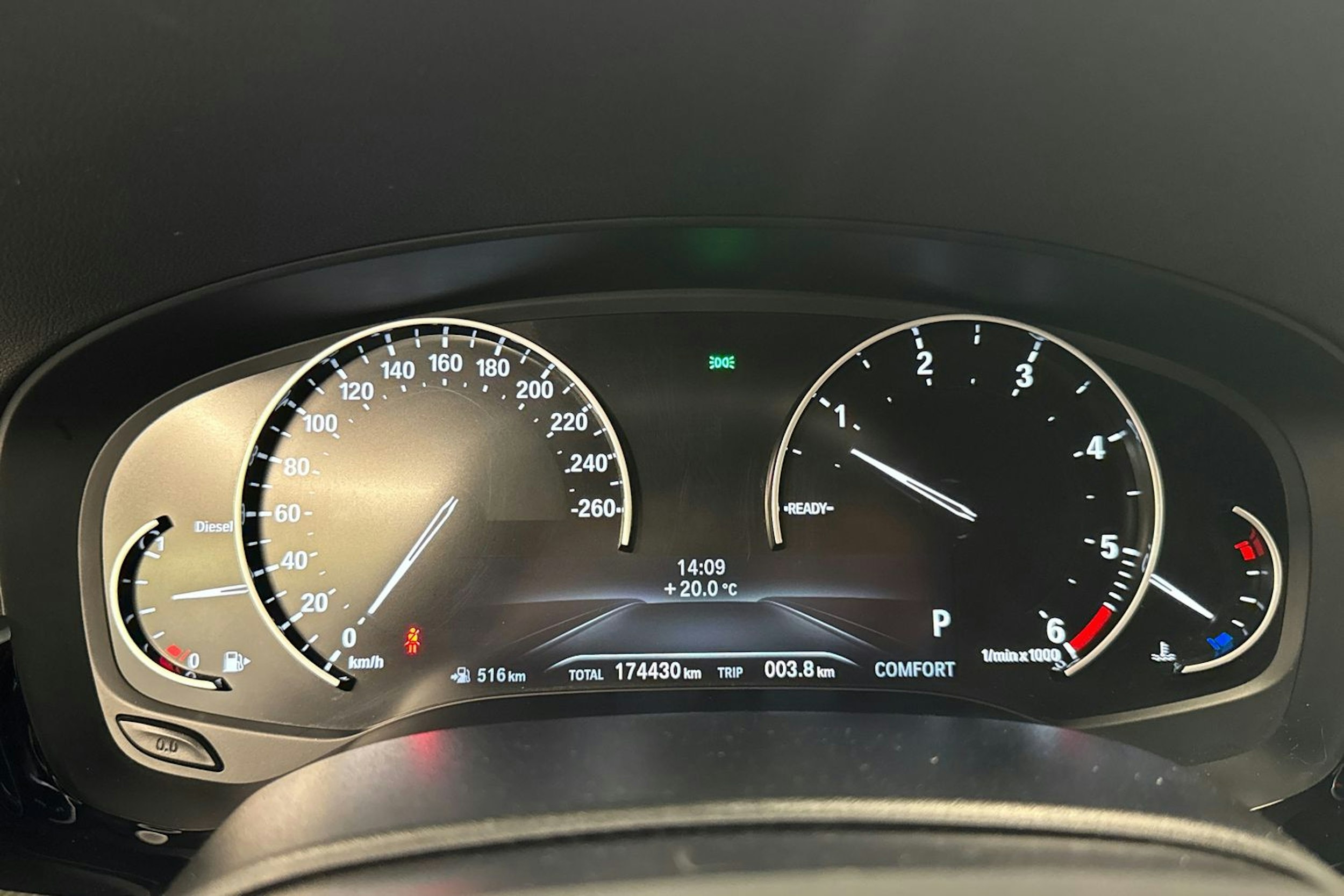 musta BMW 520 2018 kuva 23.