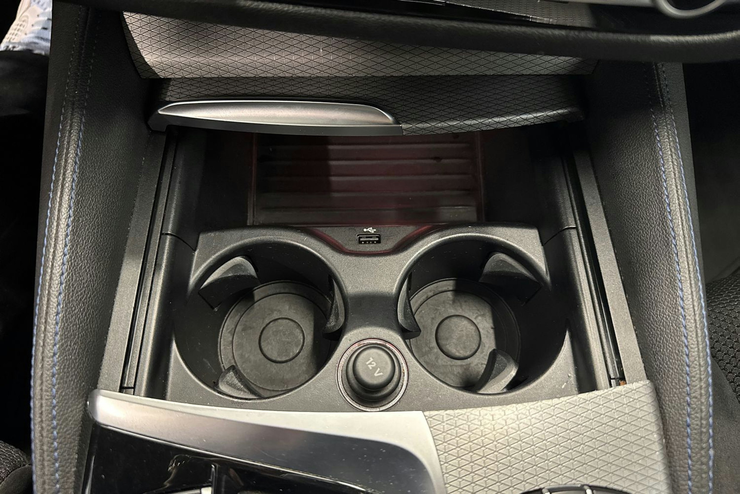 musta BMW 520 2018 kuva 29.
