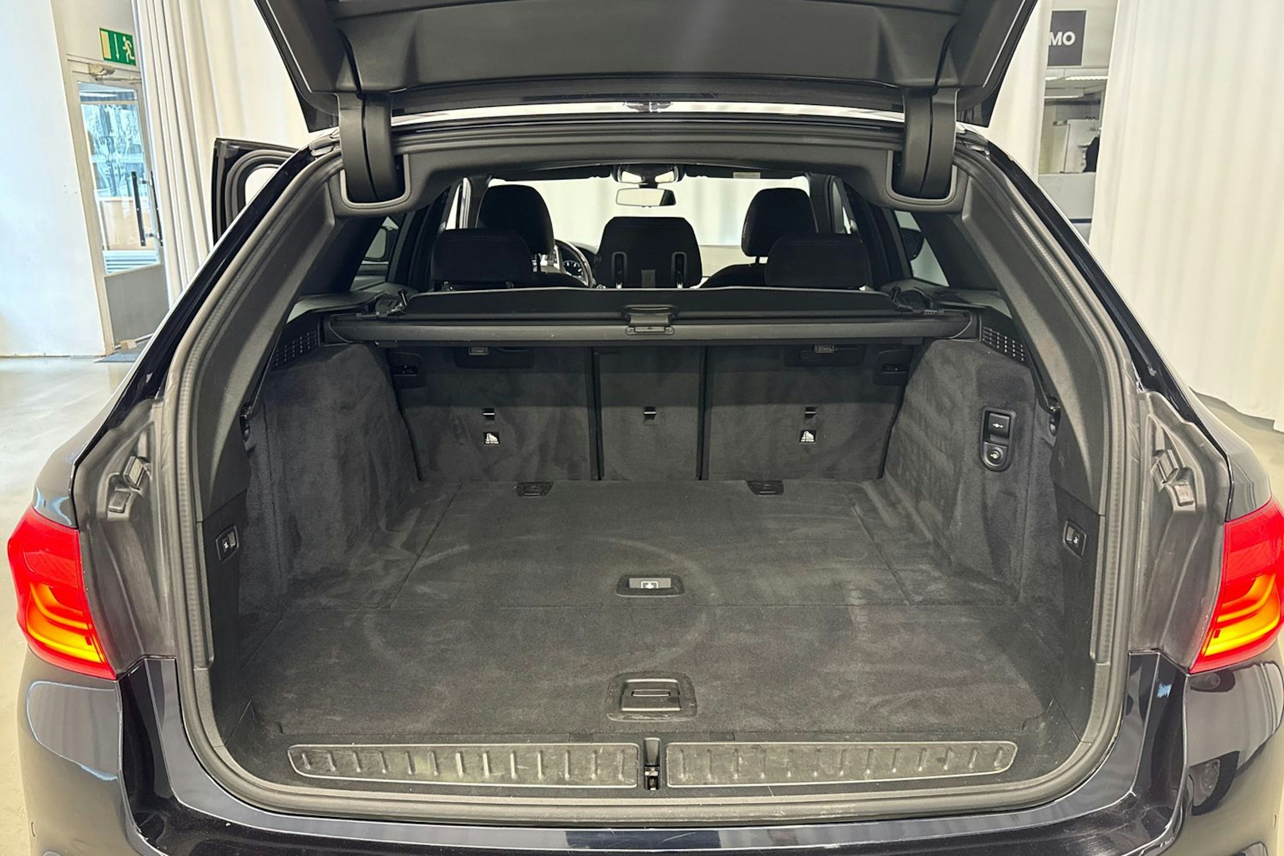 musta BMW 520 2018 kuva 31.