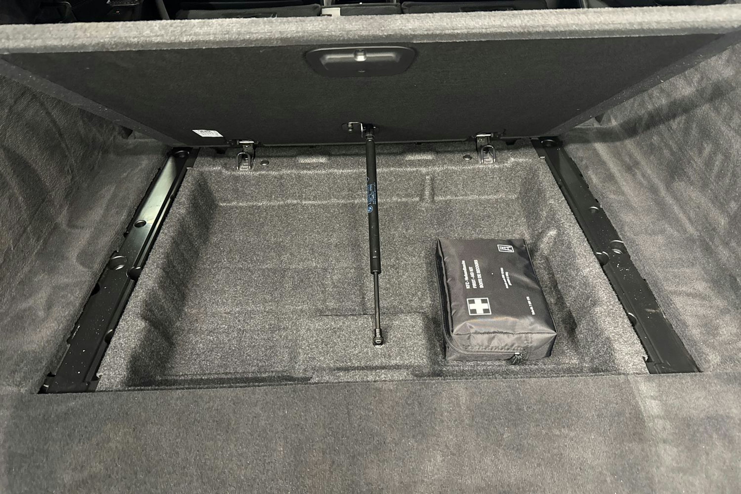 musta BMW 520 2018 kuva 34.