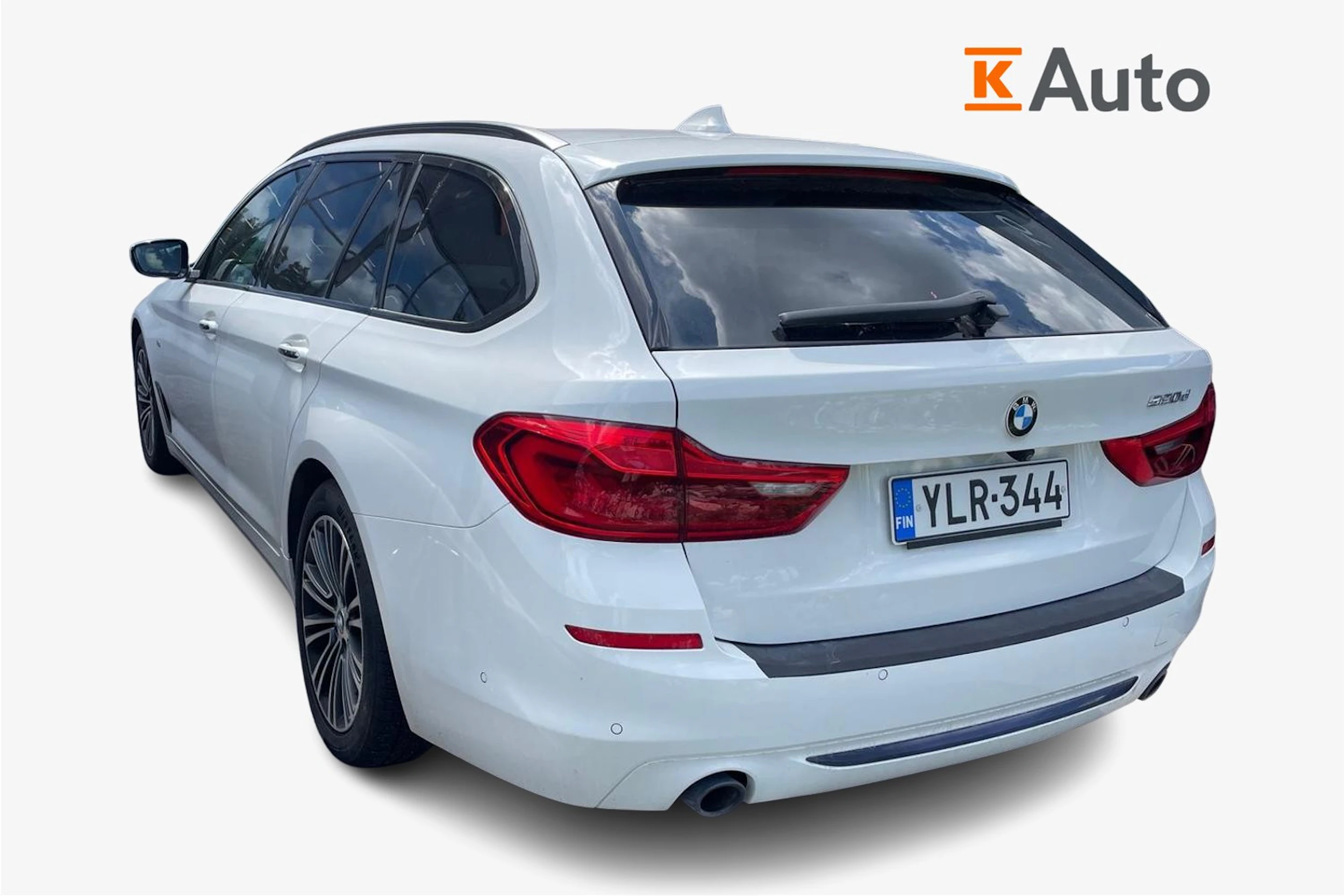 valkoinen BMW 520 2018 kuva 2.