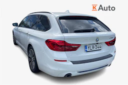 valkoinen BMW 520 2018 kuva 2.