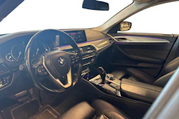 musta BMW 520 2019 kuva 3.