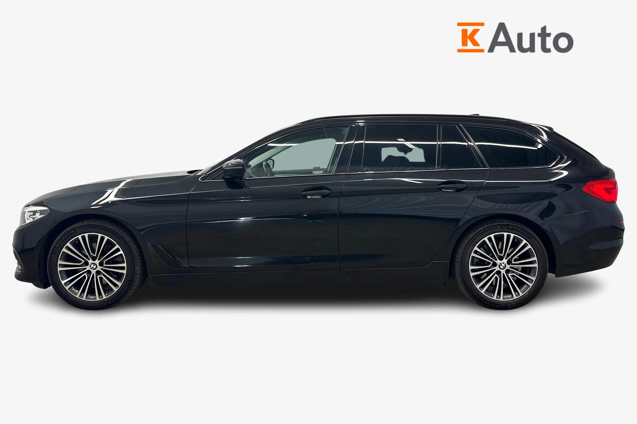 musta BMW 520 2019 kuva 5.