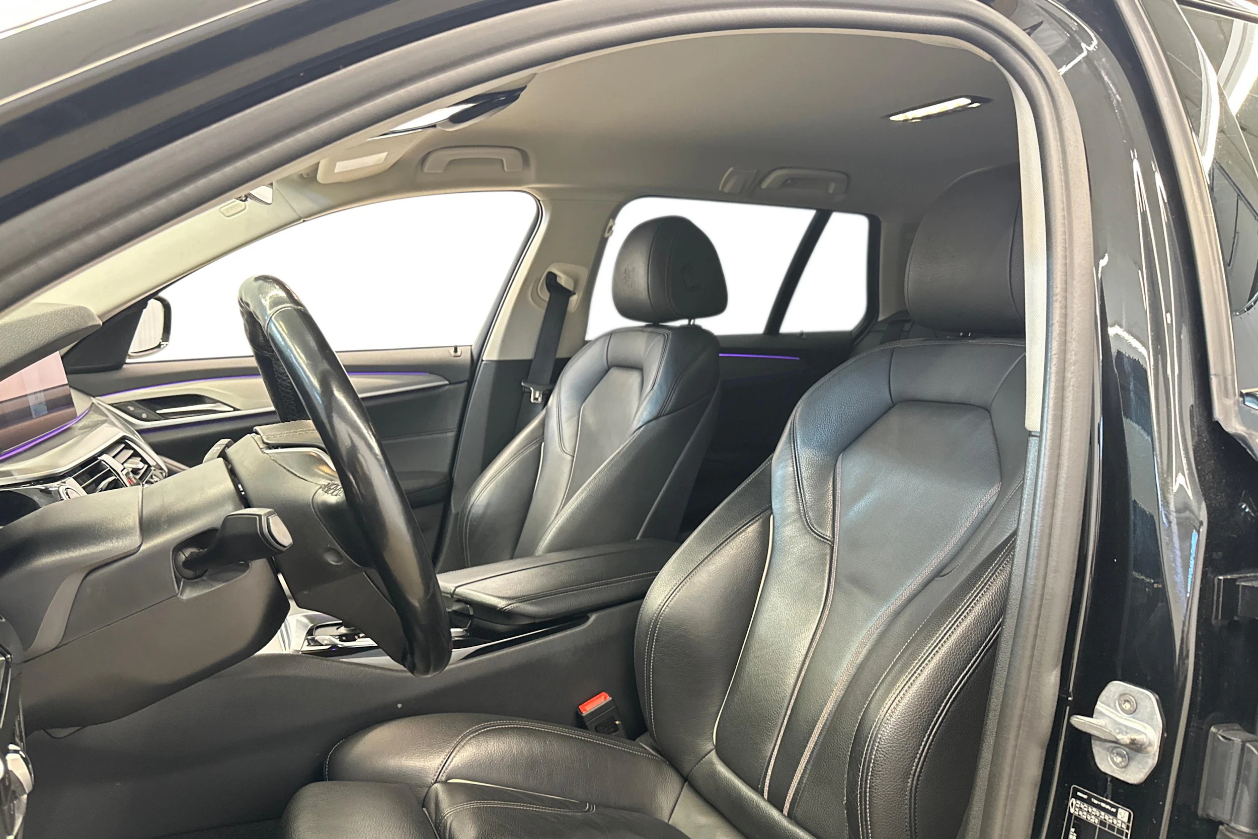 musta BMW 520 2019 kuva 6.