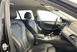 musta BMW 520 2019 kuva 7.