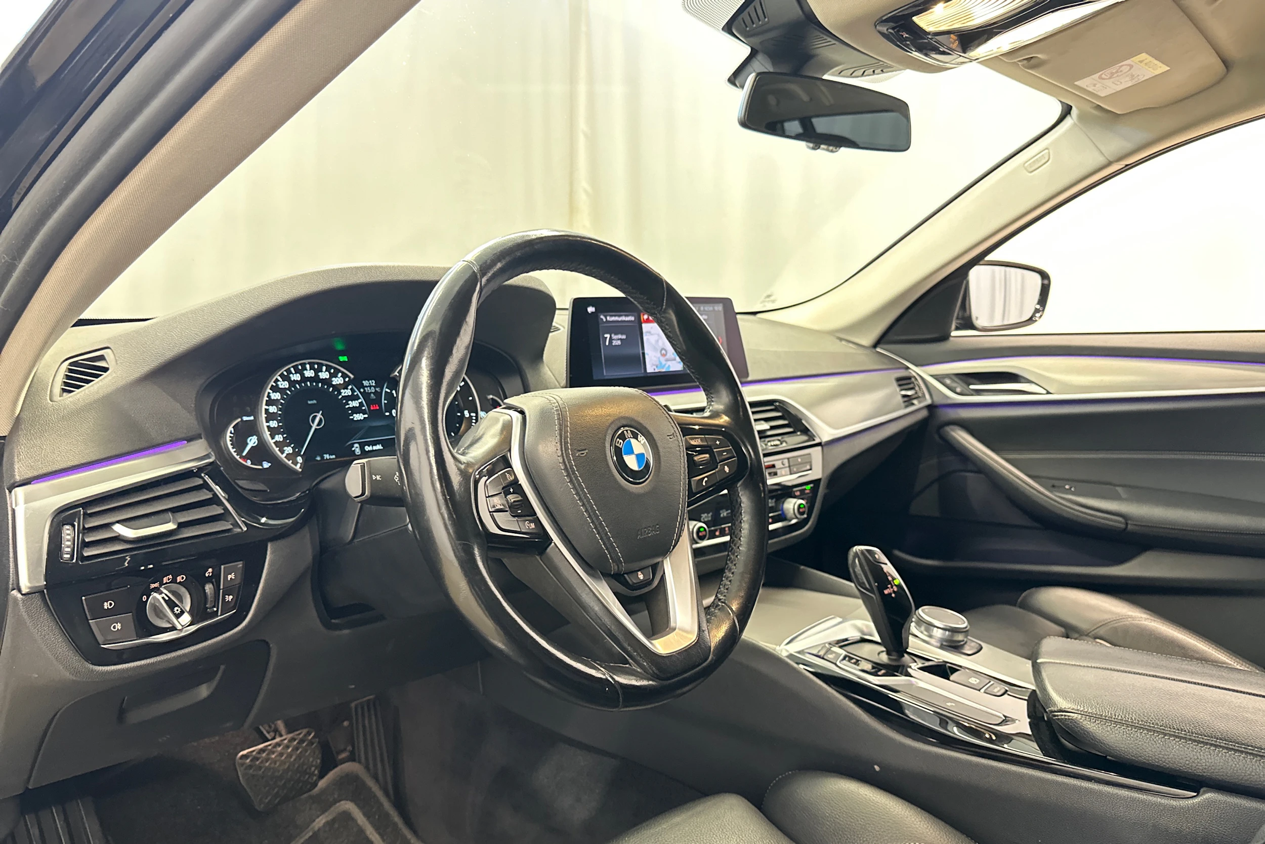musta BMW 520 2019 kuva 10.