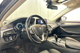 musta BMW 520 2019 kuva 10.