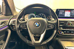 musta BMW 520 2019 kuva 12.