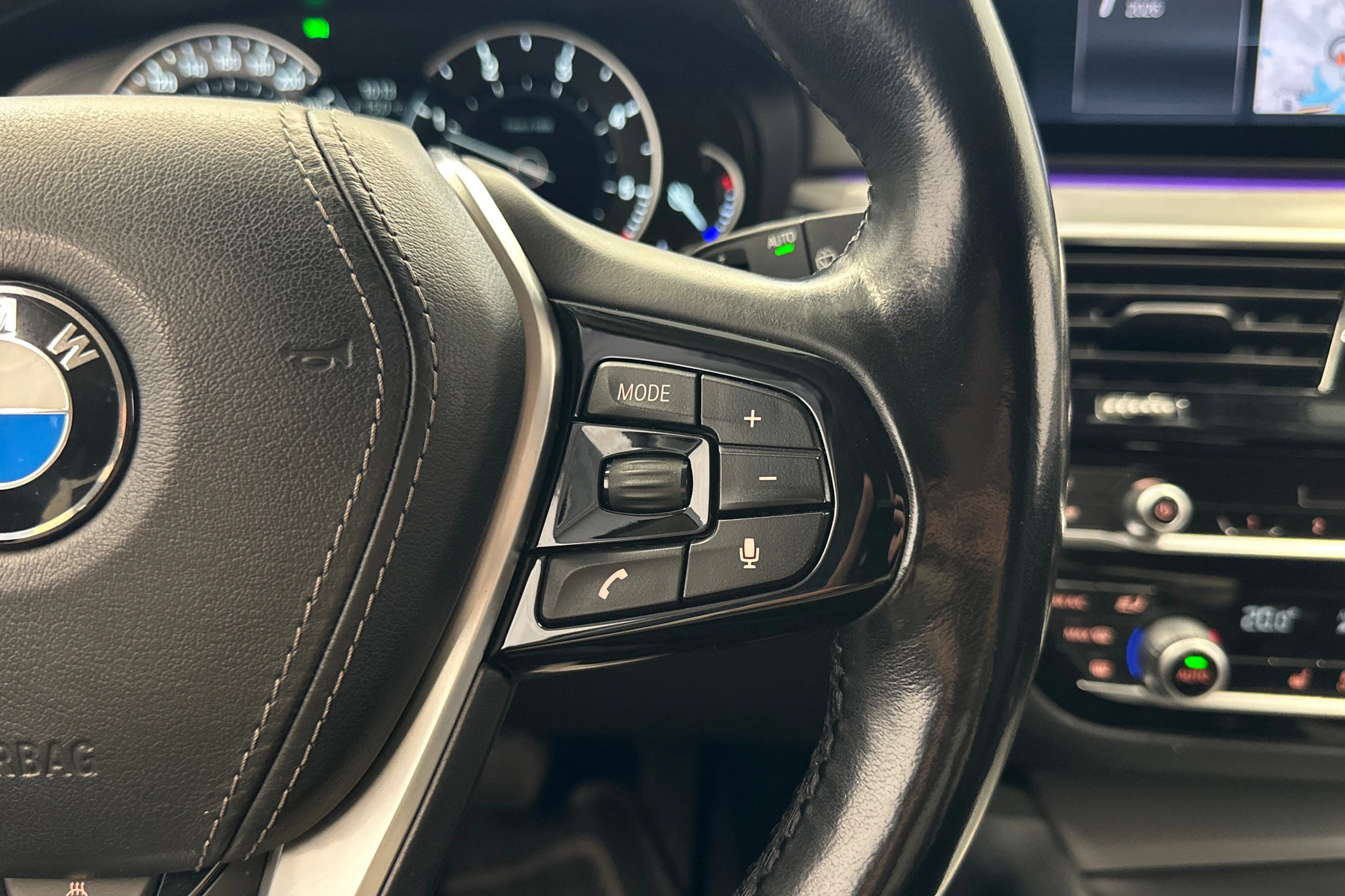 musta BMW 520 2019 kuva 14.