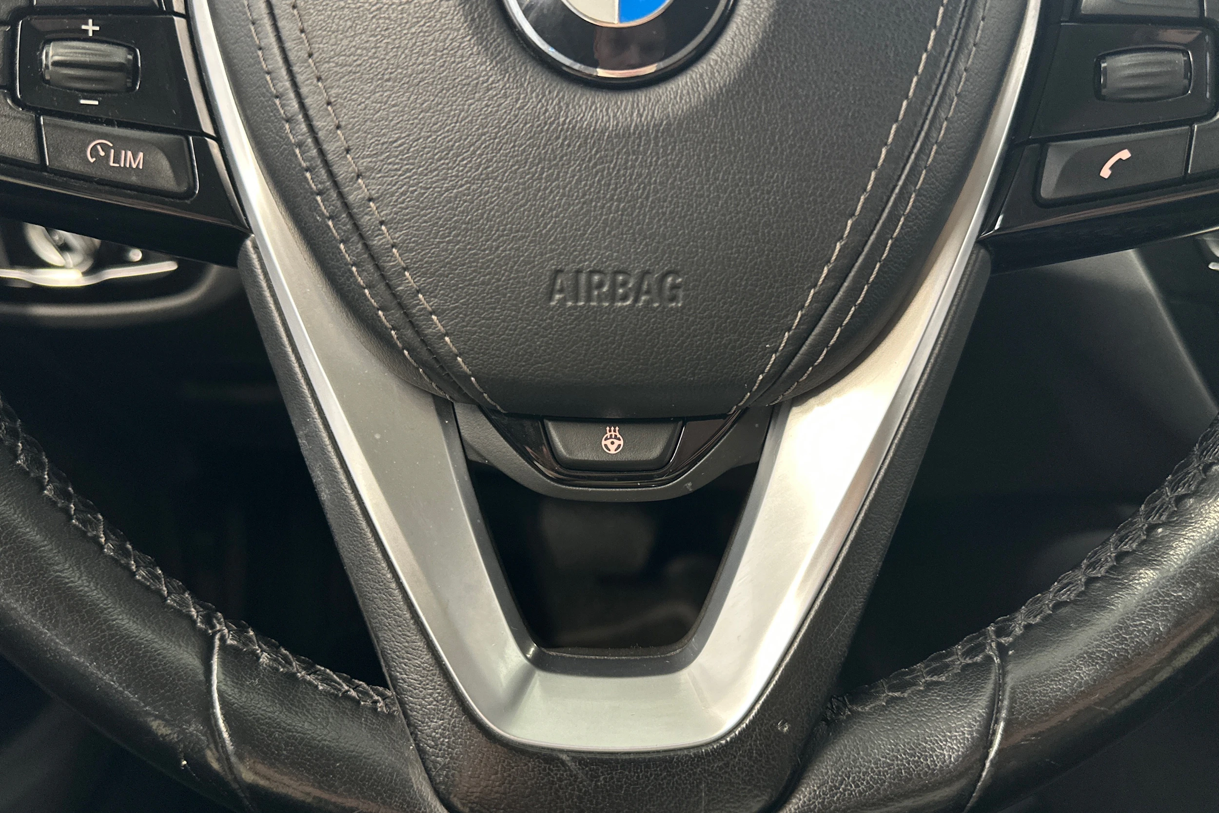 musta BMW 520 2019 kuva 15.