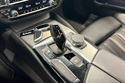 musta BMW 520 2019 kuva 17.