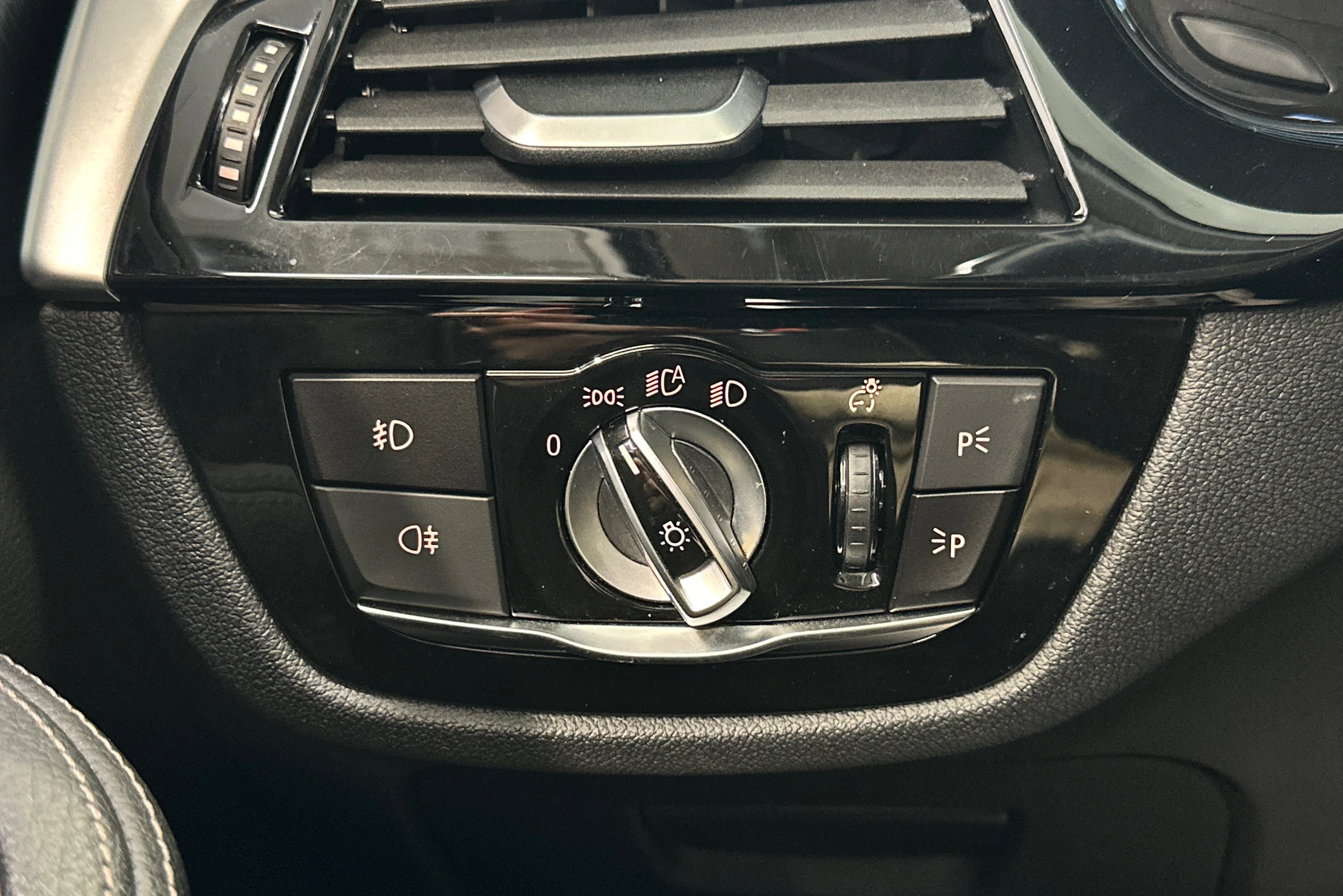musta BMW 520 2019 kuva 22.