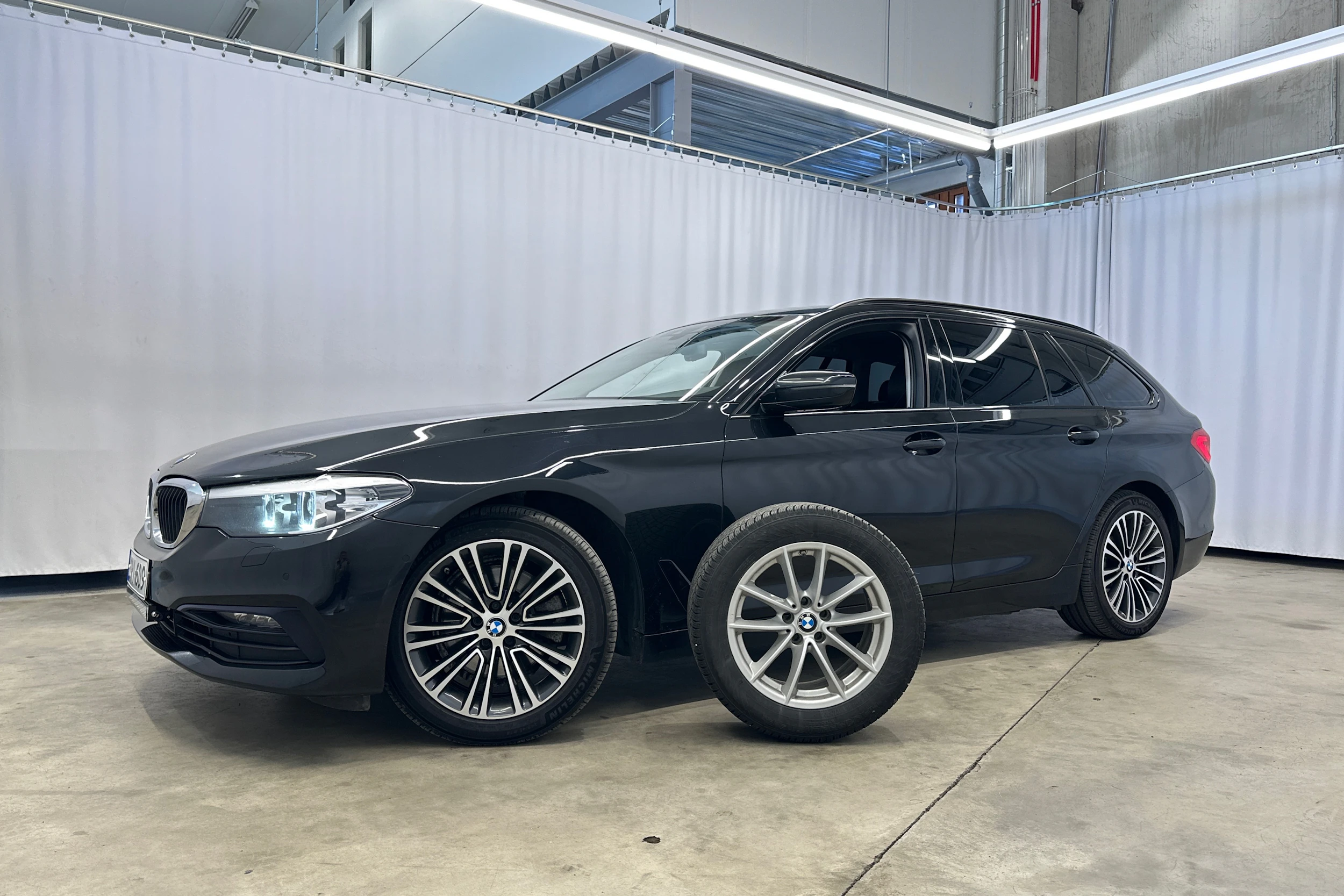 musta BMW 520 2019 kuva 26.