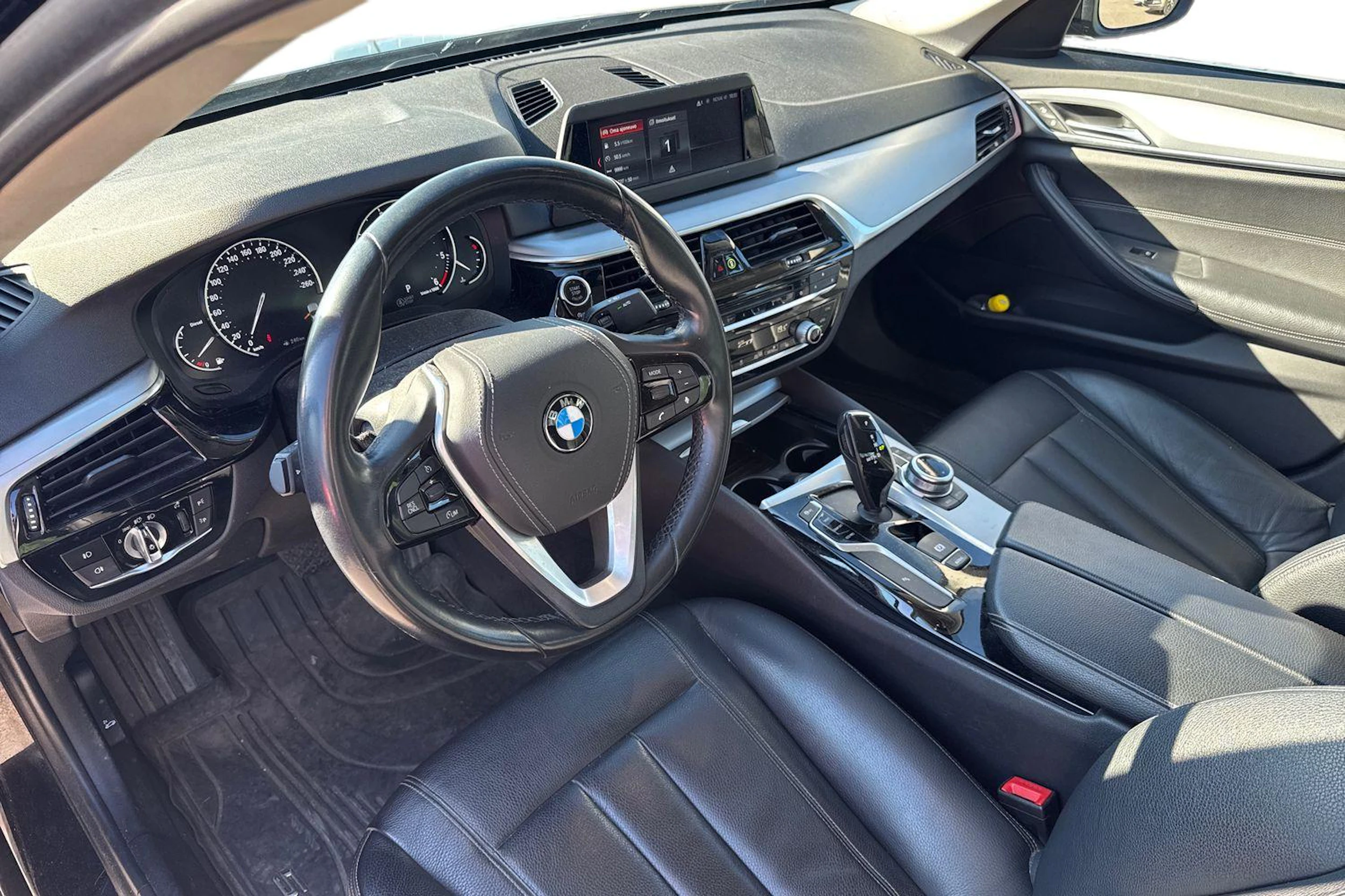 musta BMW 520 2019 kuva 3.