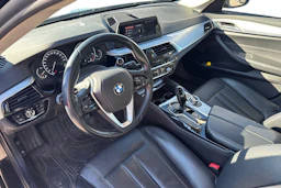 musta BMW 520 2019 kuva 3.