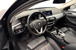 Musta BMW 520 2019 kuva 6.