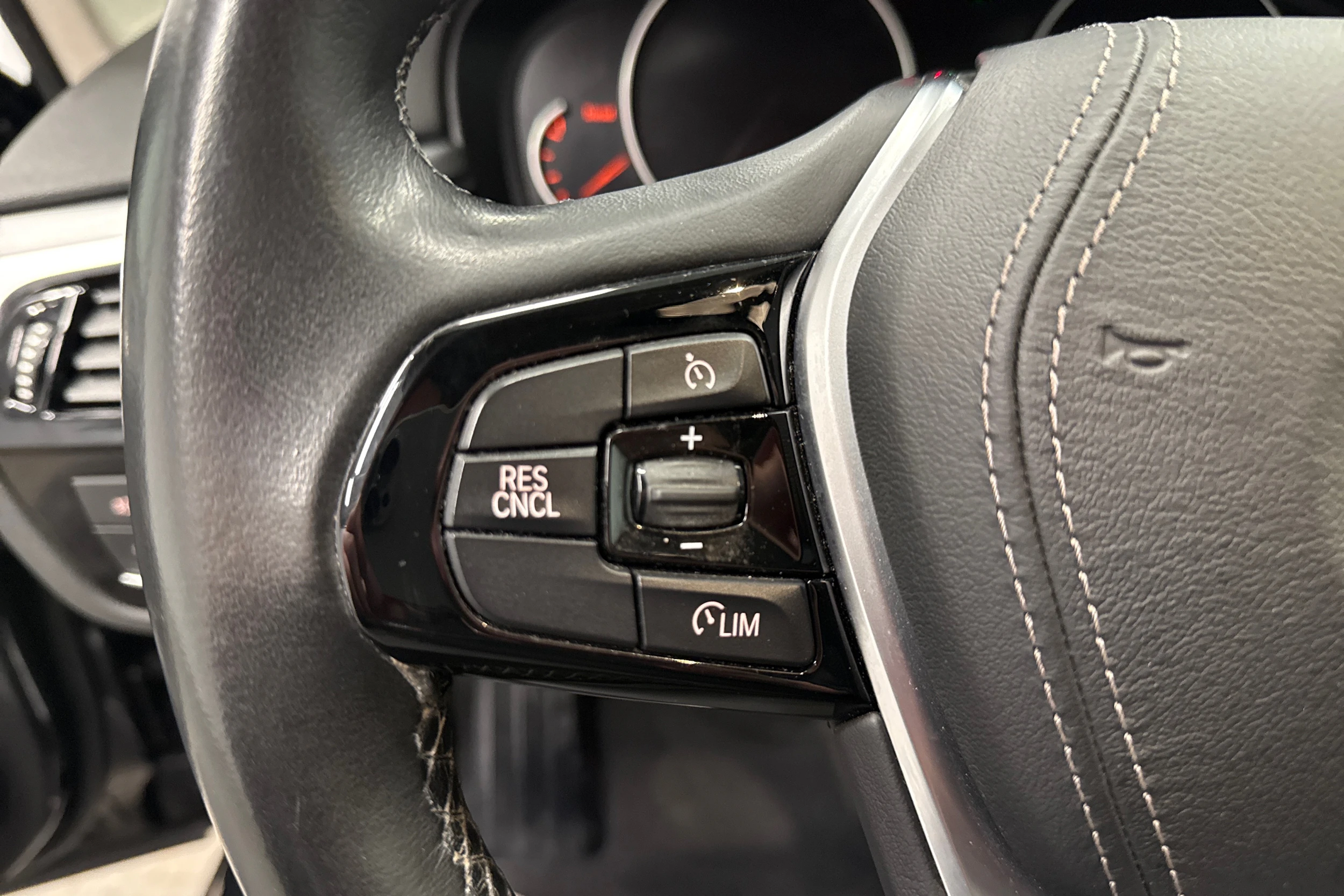 Musta BMW 520 2019 kuva 13.