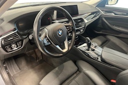 harmaa BMW 520 2019 kuva 3.