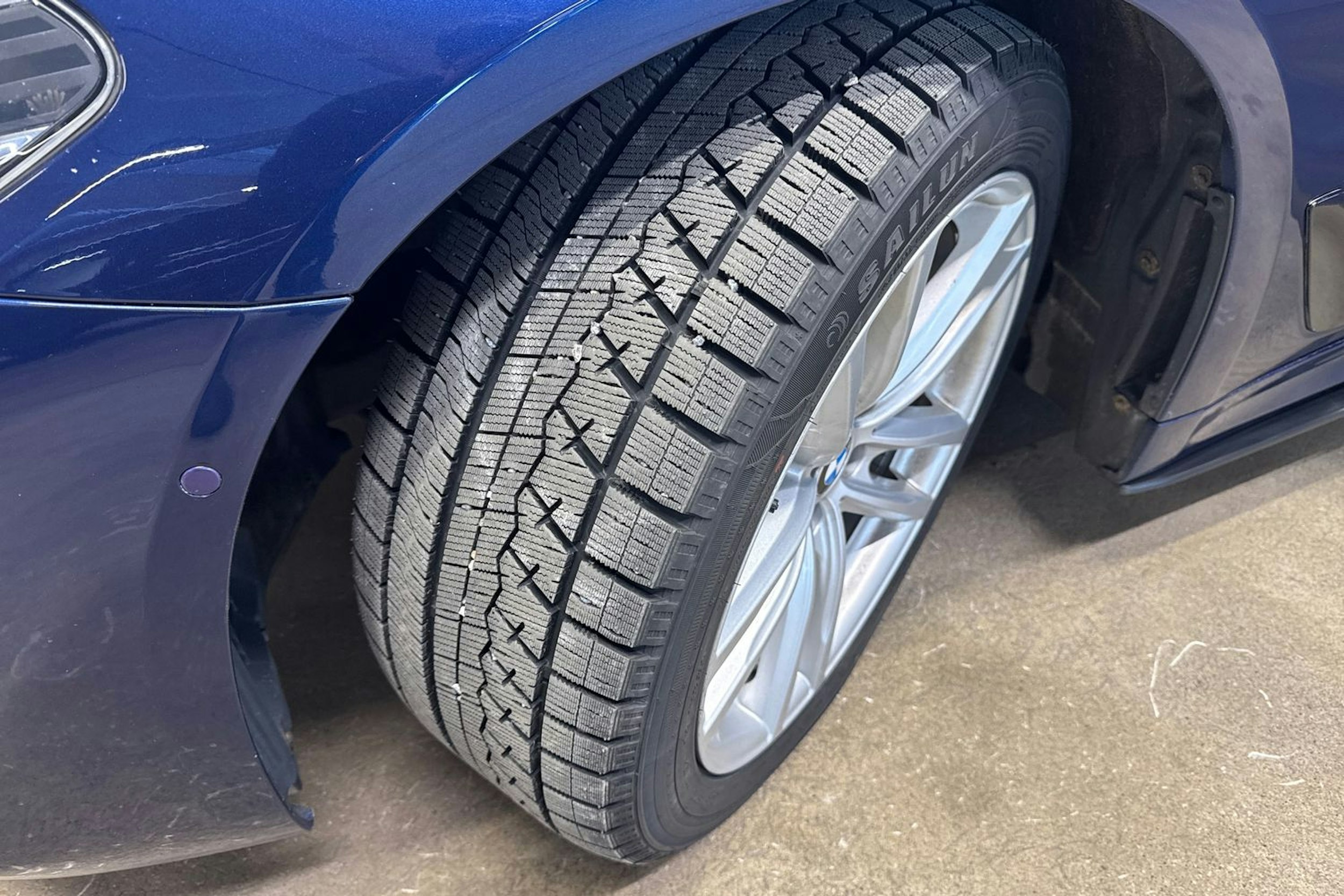 sininen BMW 520 2019 kuva 13.