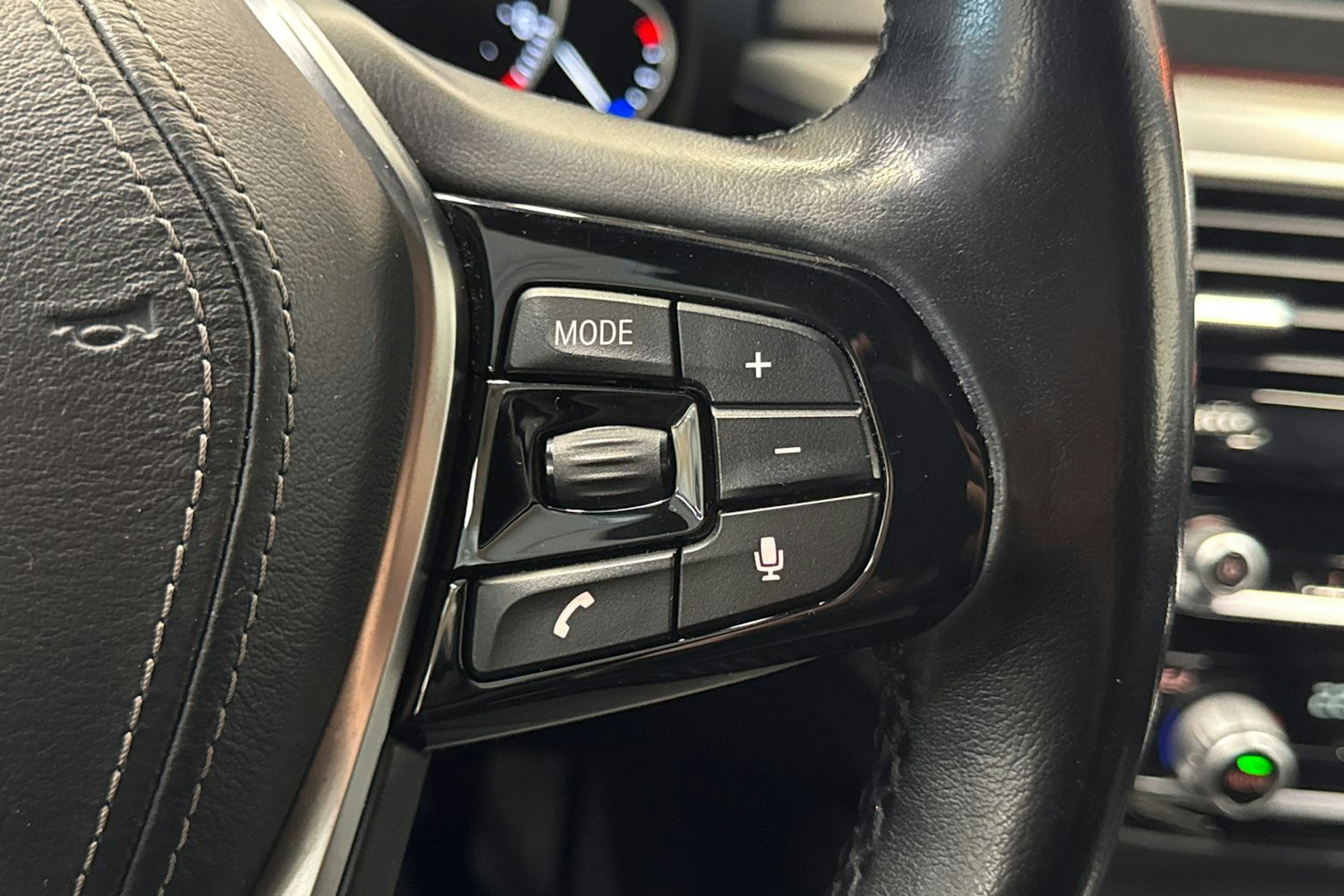 sininen BMW 520 2019 kuva 18.