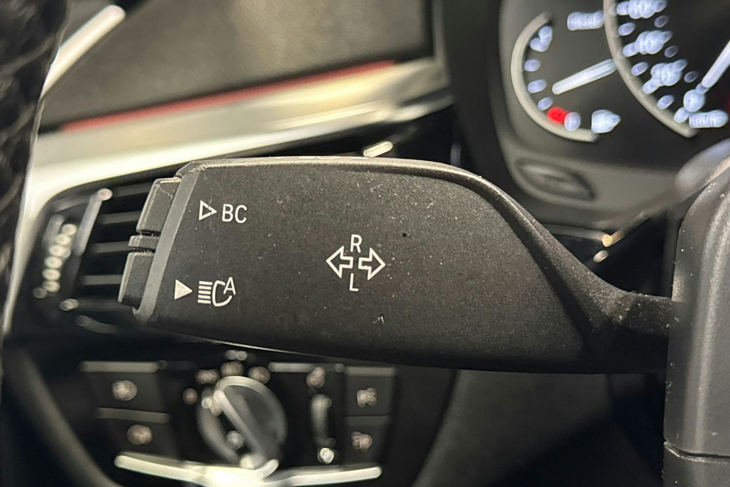 sininen BMW 520 2019 kuva 19.