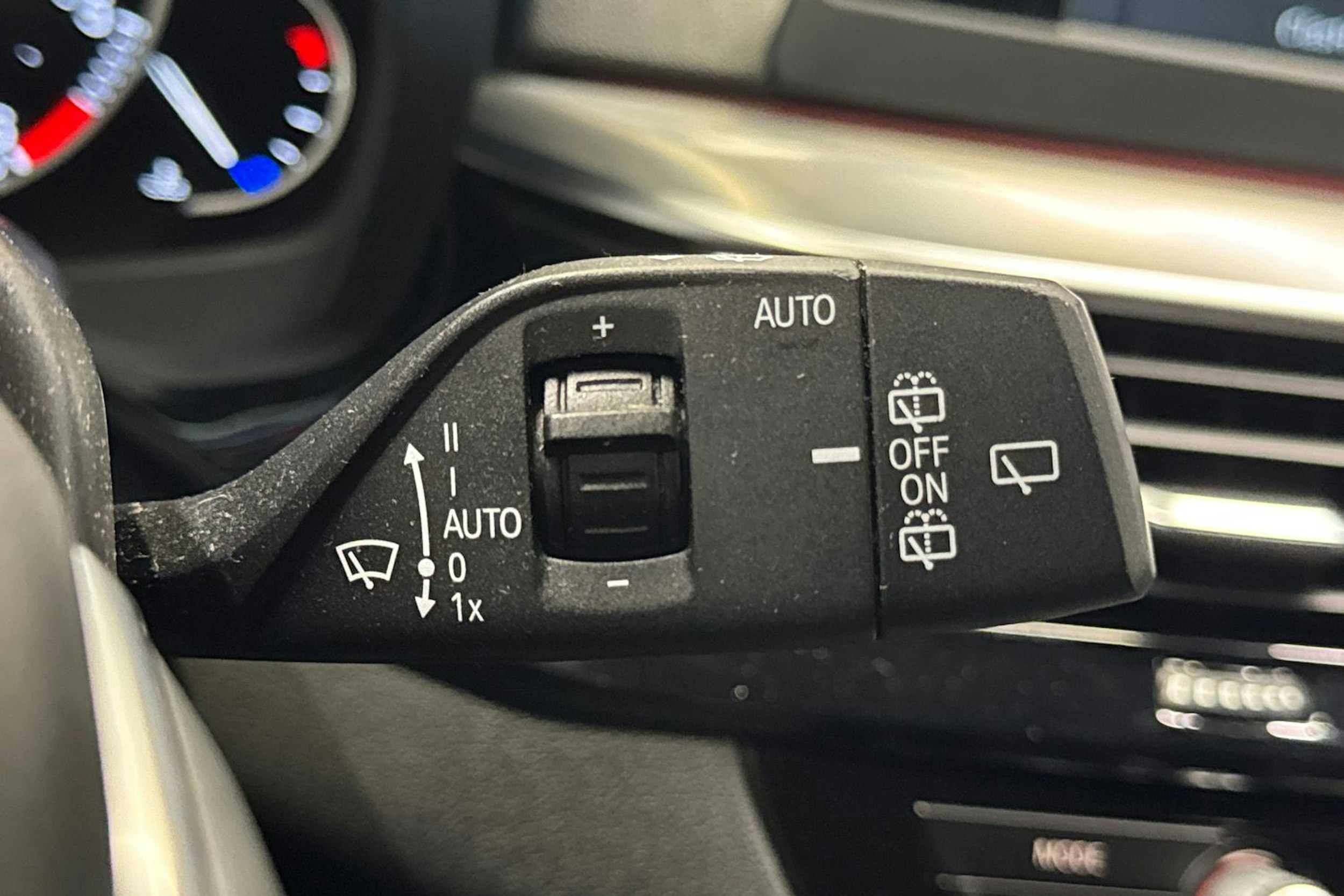 sininen BMW 520 2019 kuva 20.