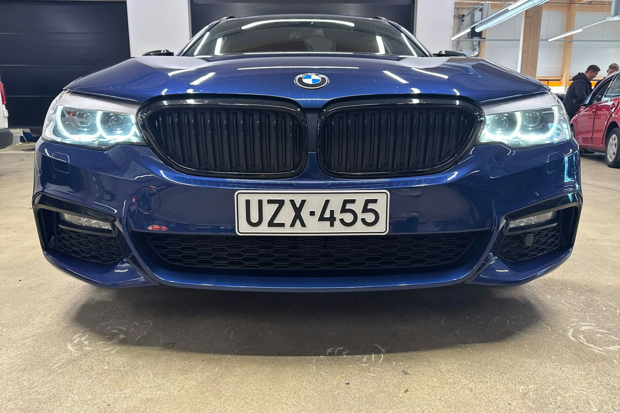 sininen BMW 520 2019 kuva 27.