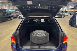 sininen BMW 520 2019 kuva 32.