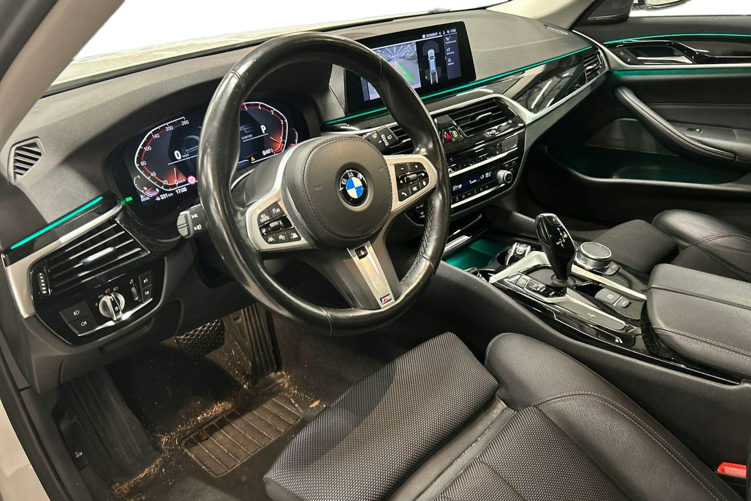 valkoinen BMW 520 2020 kuva 3.