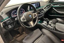 valkoinen BMW 520 2020 kuva 3.