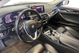 Musta BMW 520 2020 kuva 3.