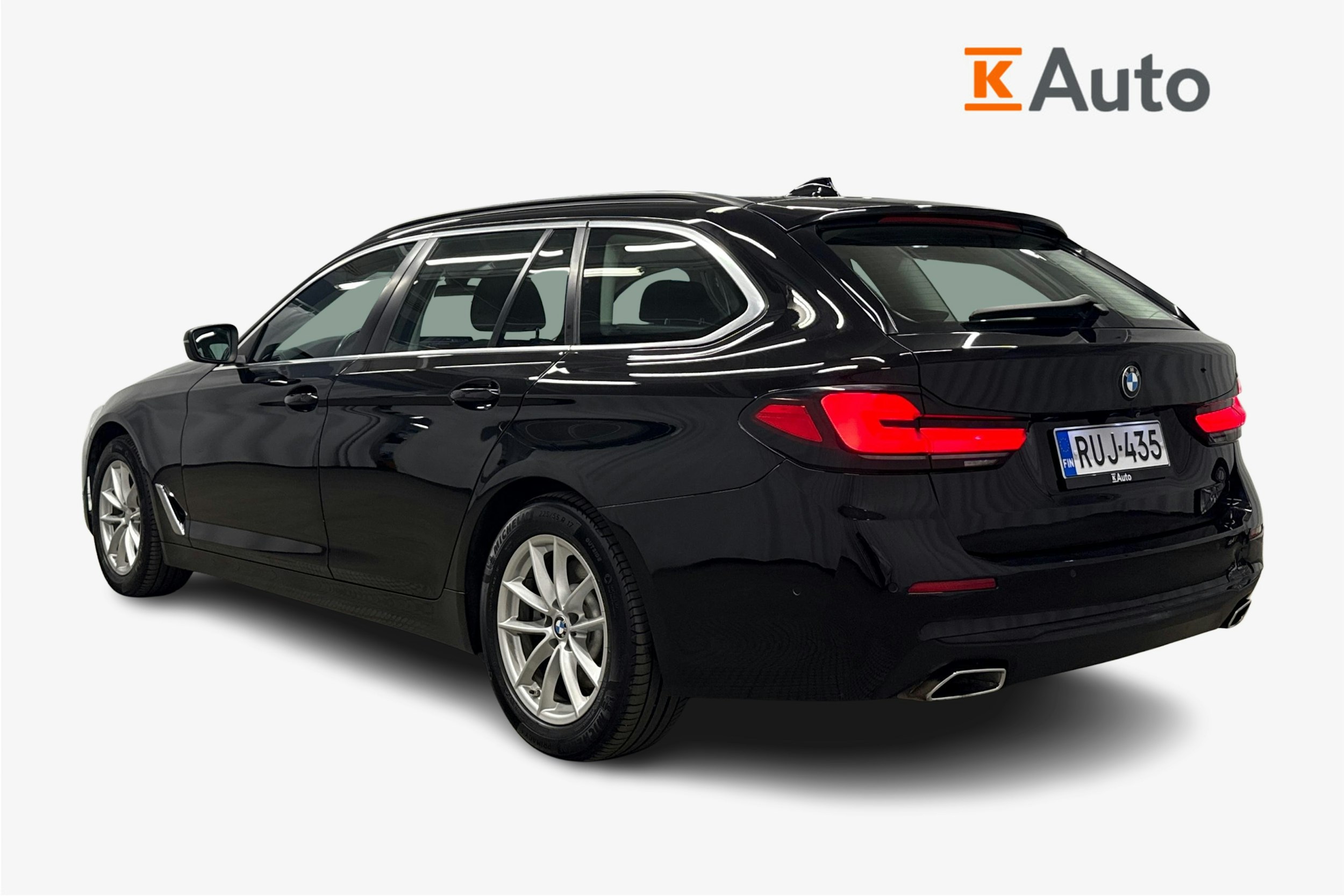 musta BMW 520 2020 kuva 2.