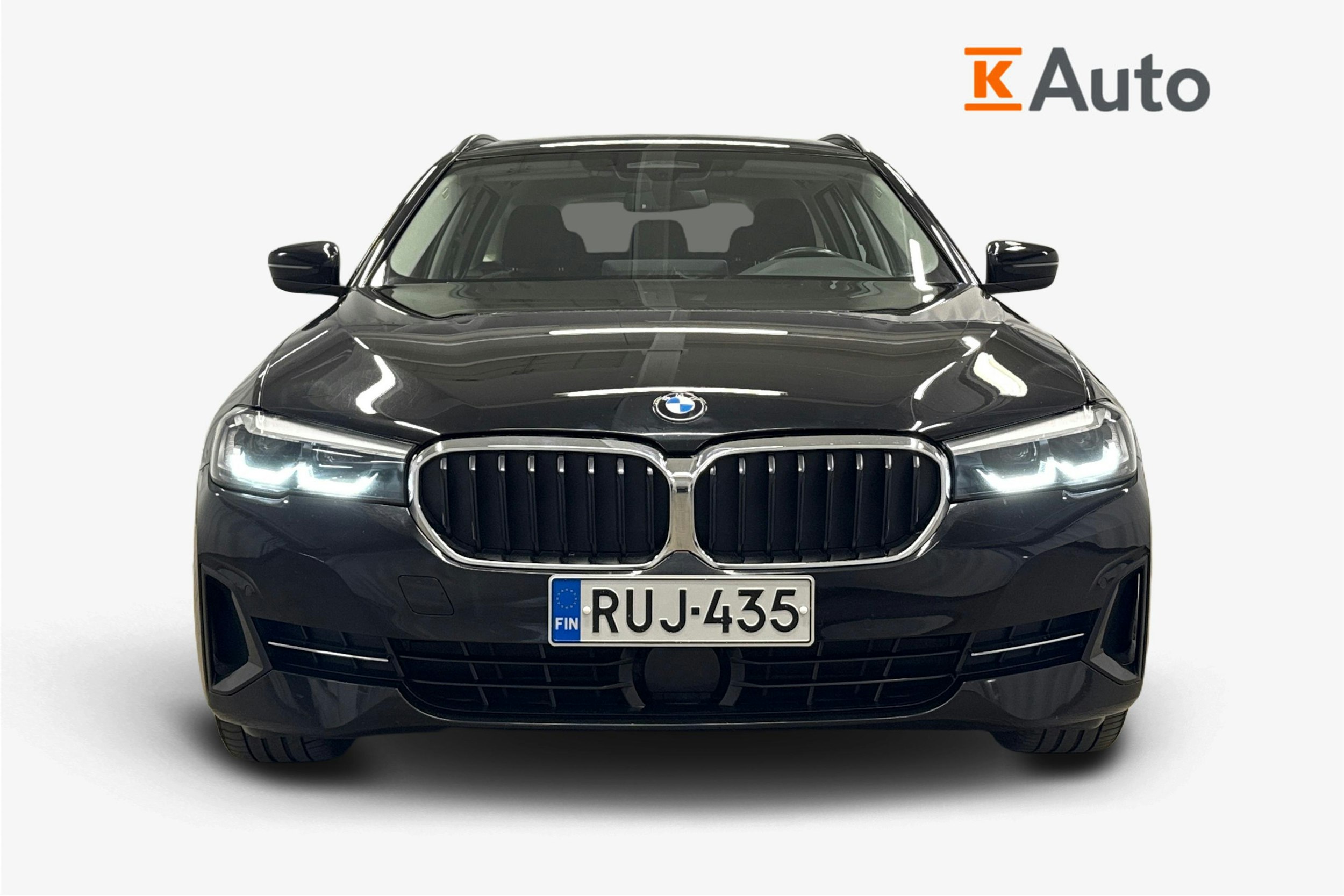 musta BMW 520 2020 kuva 5.
