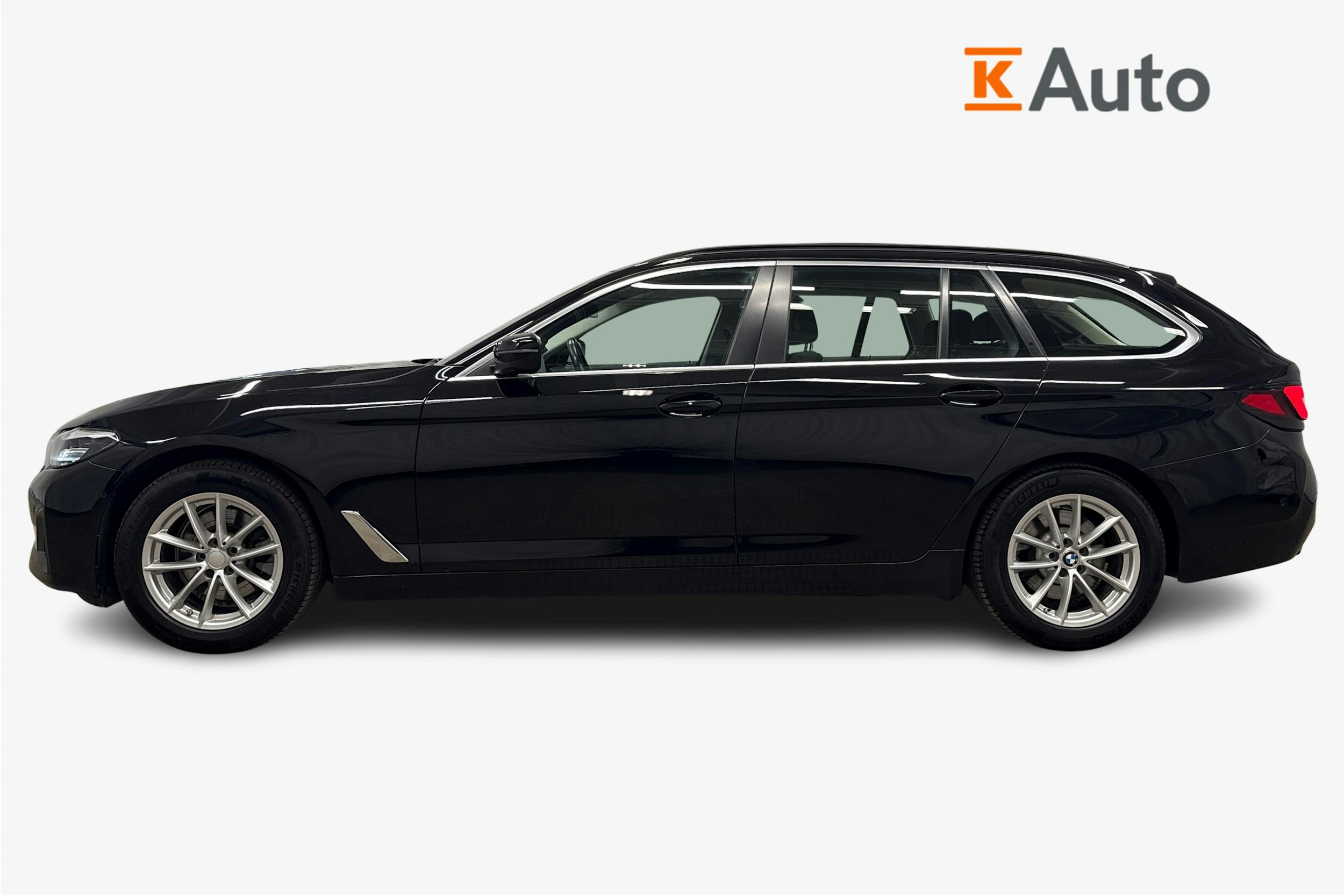 musta BMW 520 2020 kuva 6.