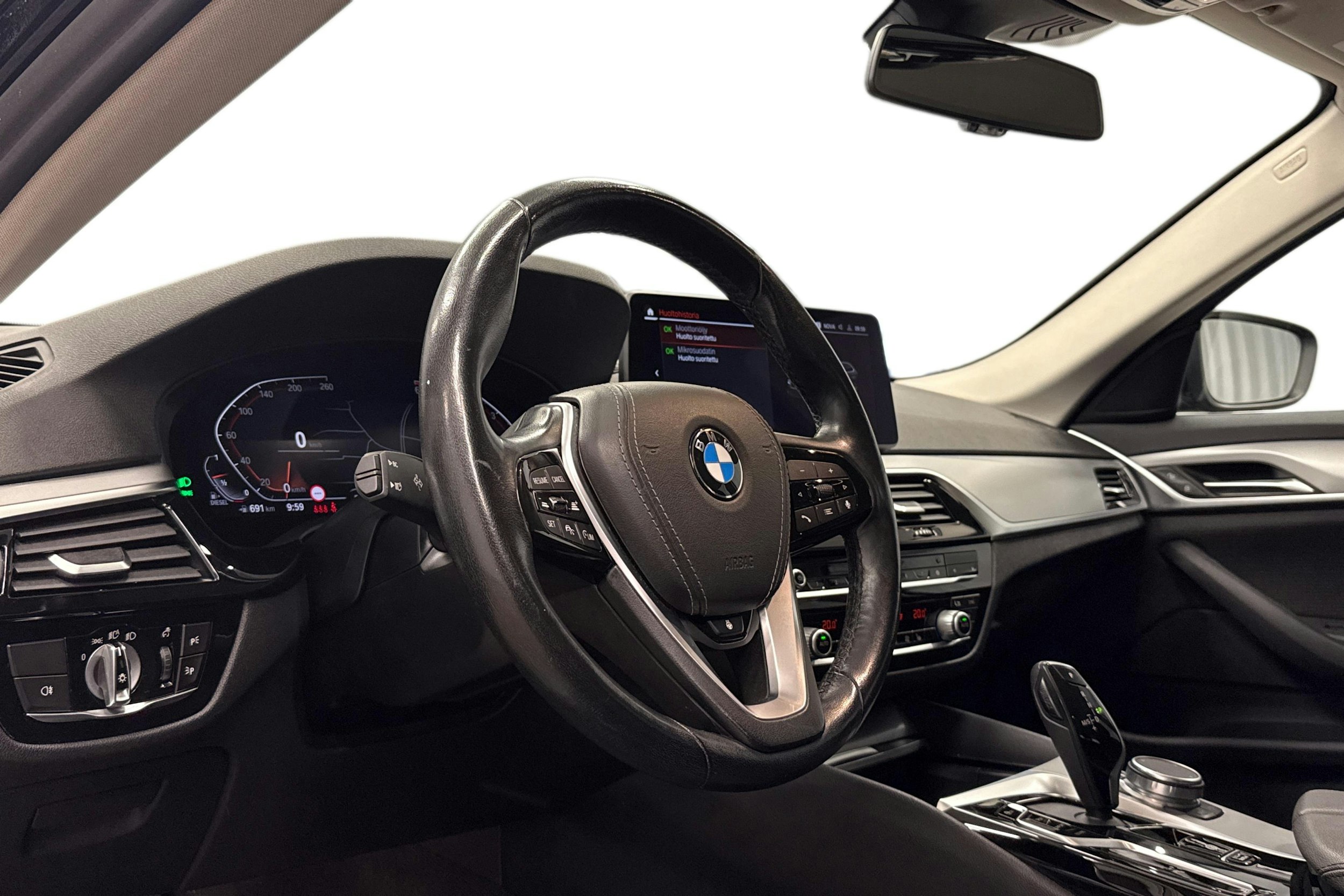 musta BMW 520 2020 kuva 7.