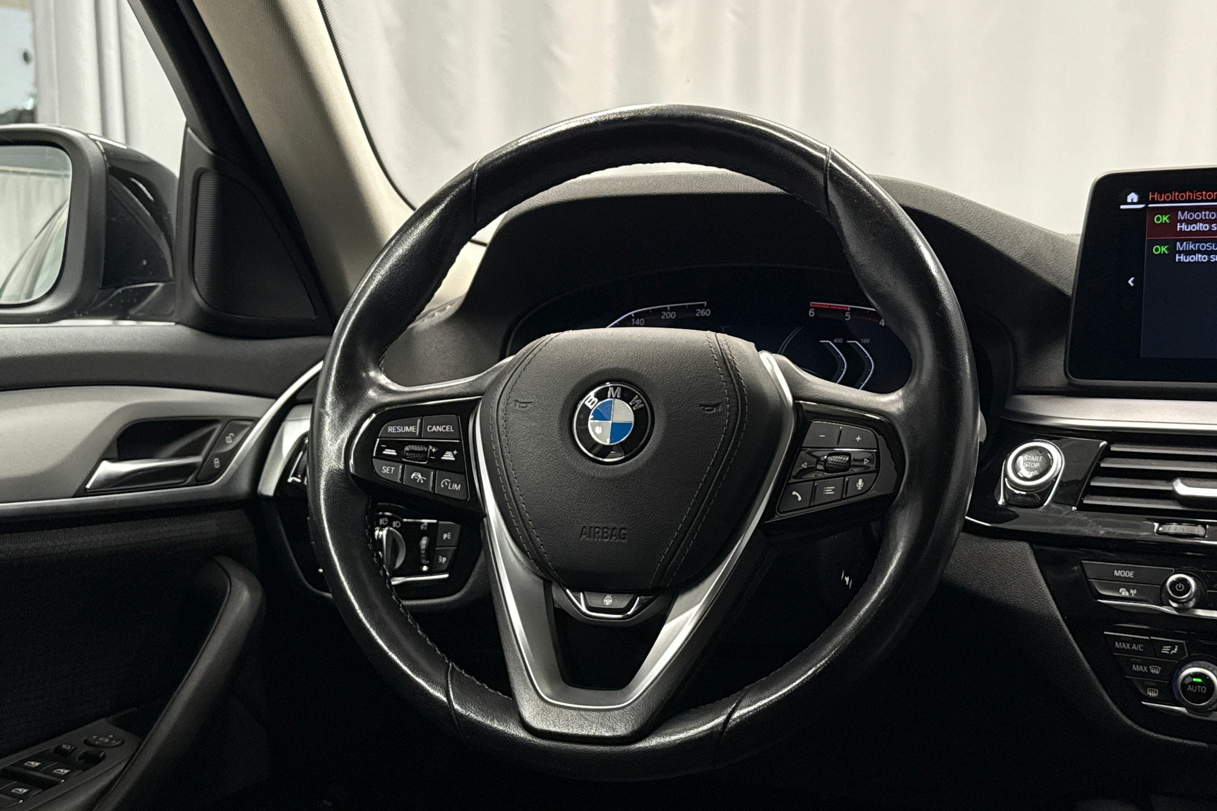 musta BMW 520 2020 kuva 14.