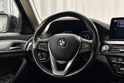 musta BMW 520 2020 kuva 14.