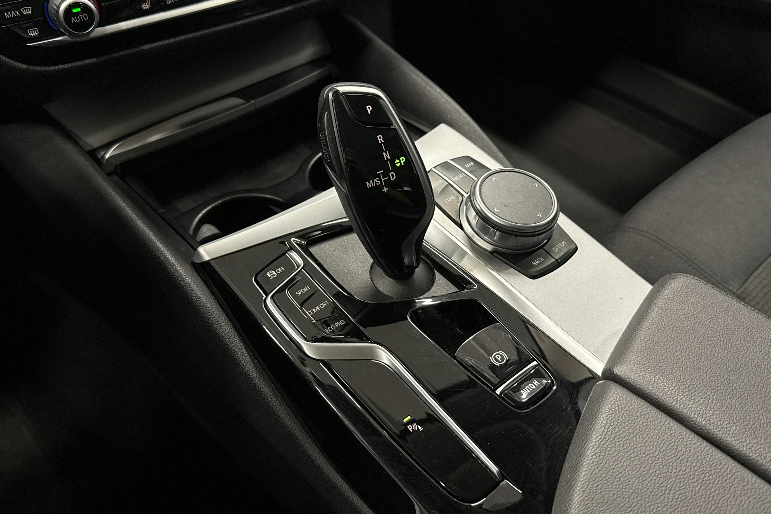 musta BMW 520 2020 kuva 26.