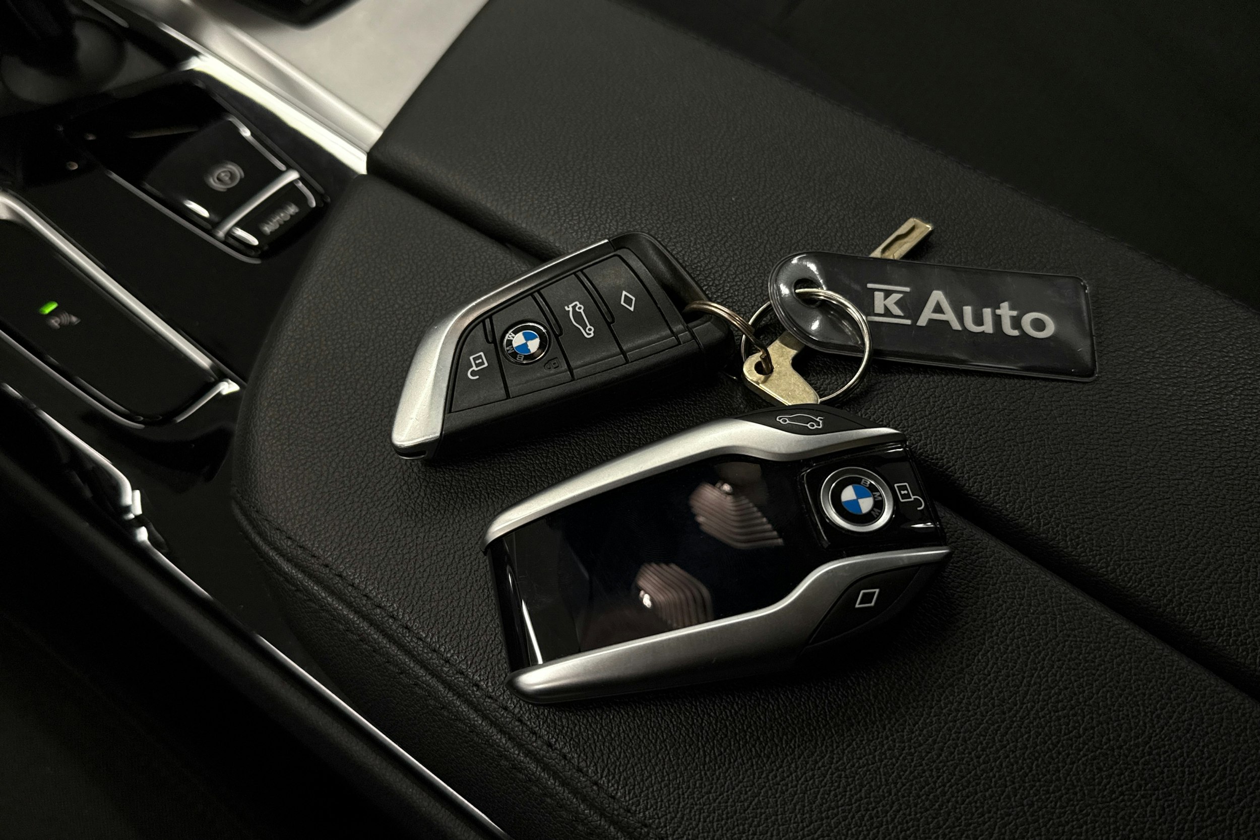 musta BMW 520 2020 kuva 32.