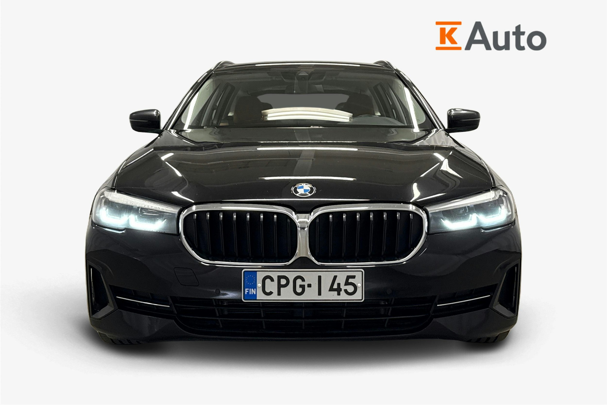 musta BMW 520 2021 kuva 5.