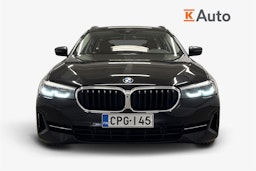 musta BMW 520 2021 kuva 5.