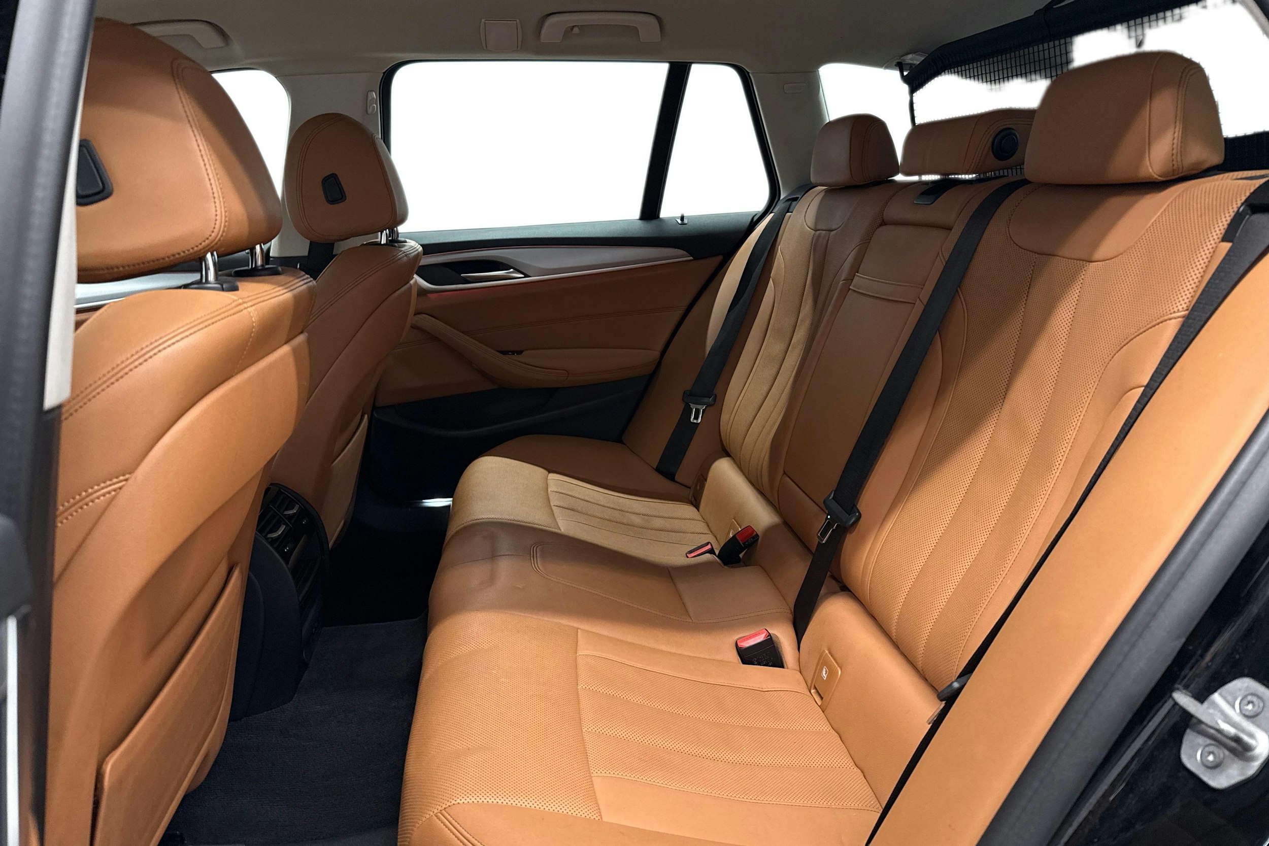 musta BMW 520 2021 kuva 10.