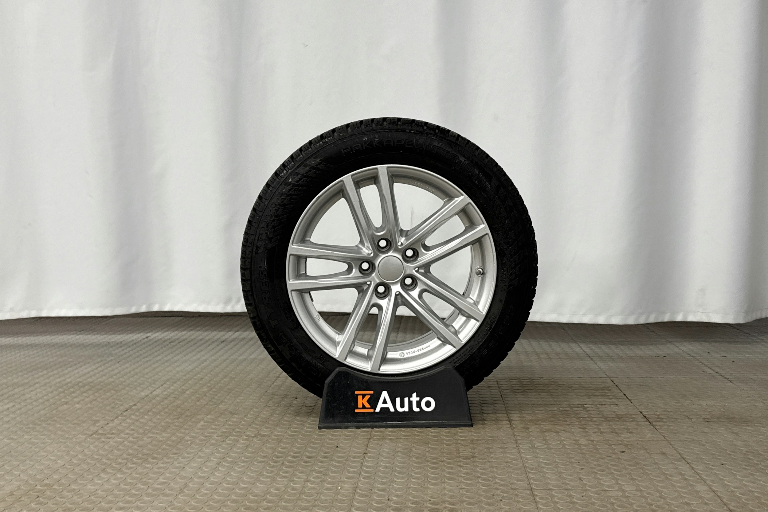 musta BMW 520 2021 kuva 13.